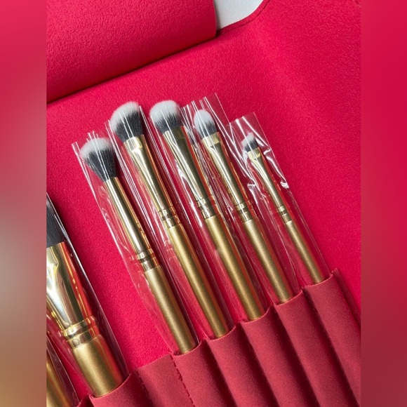 Luxie- 8 Gold Brush Set With red Brush Holder Case - Picture 7 of 9